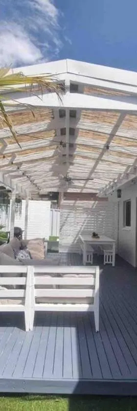3-bed recently-renovated - now with aircon & heating - unit 1，位于浅滩湾的酒店