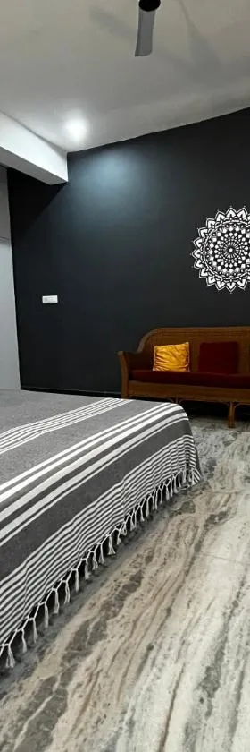Metro Connected Homestay with Parkview，位于大诺伊达的酒店