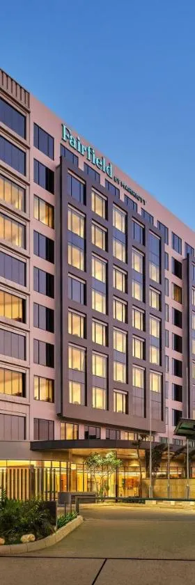 Fairfield by Marriott Jakarta Soekarno-Hatta Airport，位于当格浪的酒店