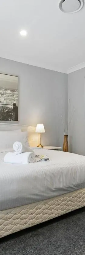 New Haven - Eiffel Tower Suite，位于Banksia Beach的酒店