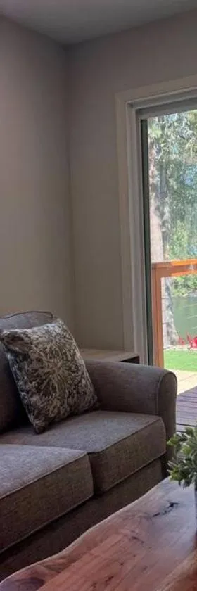Deluxe Cabin 1 - Rogue River Resort，位于格兰茨帕斯的酒店