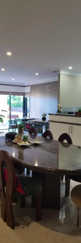 阳光小玖海景民宿，位于珀斯的酒店