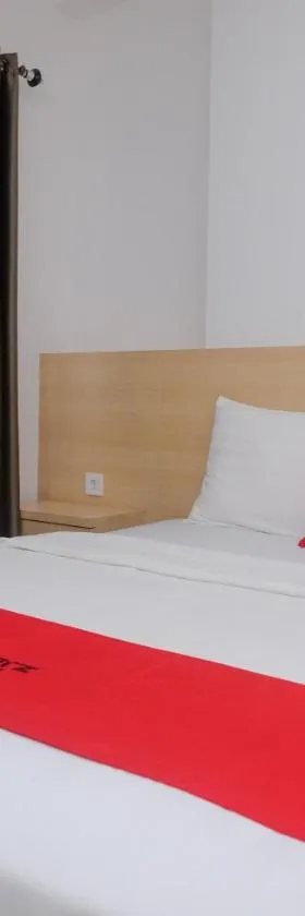 RedDoorz Apartment near Exit Toll Colomadu，位于梭罗的酒店