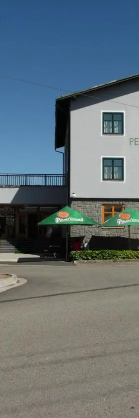 威尔克达尔科酒店，位于Škrdlovice的酒店