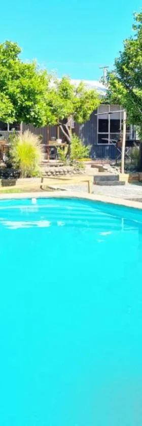 Agradable casa con Tina de agua Caliente y Piscina，位于基利翁的酒店
