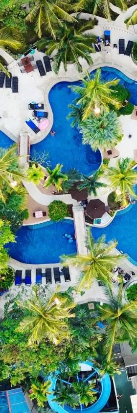 Holiday Inn Resort Phuket Surin Beach by IHG，位于苏林海滩的酒店