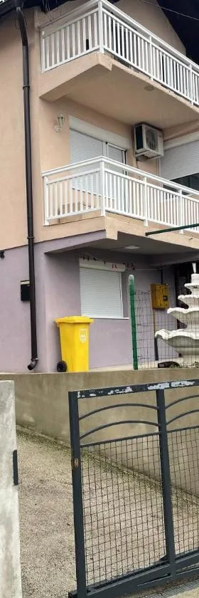 Apartman Delfin，位于Grahovište的酒店