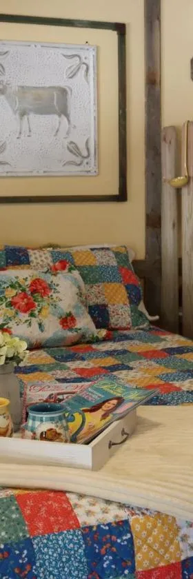 Acorn Hideaways Canton Charming Pioneer Suite 1890's General Store，位于坎顿的酒店