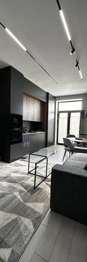 Cialkovsky new and modern Apt !，位于Yalanghoch的酒店