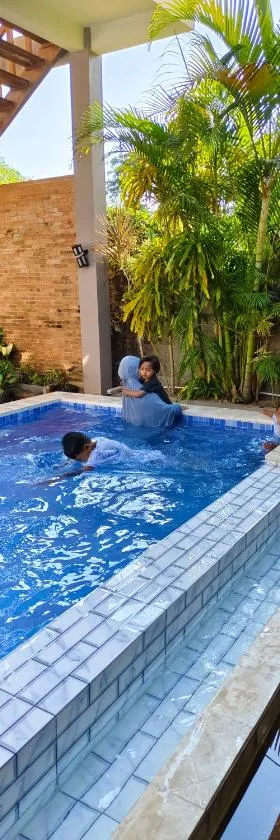Arrys Watukarung Surfcamp，位于Kalak的酒店