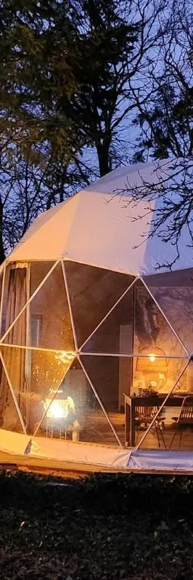 Dôme magnifique avec spa，位于La Chapelle-du-Fest的酒店