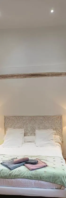 La Maison de Juliette maison entière avec garage et terrain，位于Condé-sur-Sarthe的酒店