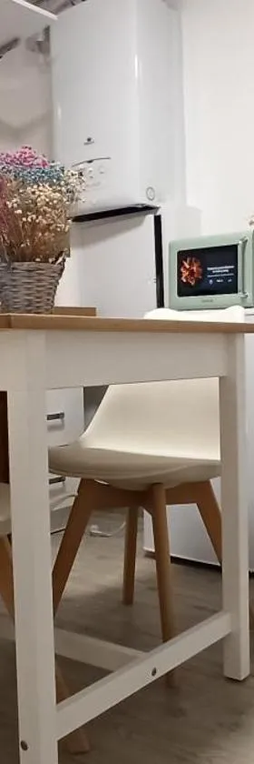 Appartement au rez-de-chaussée avec jardin privé，位于Margny-lès-Compiègne的酒店