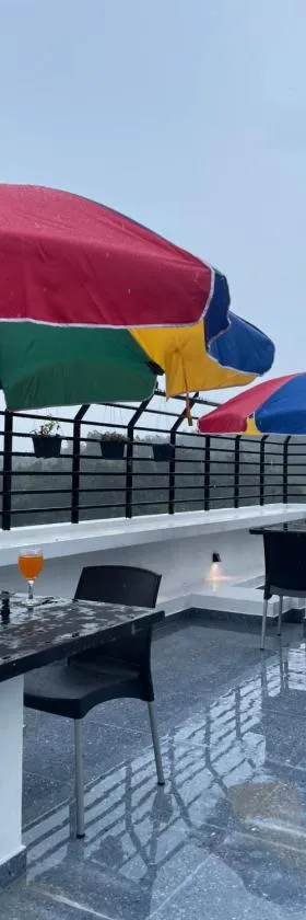 Hotel Kanvinra，位于班德勒韦勒的酒店