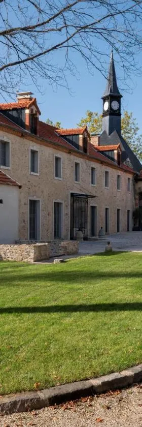 Loft dans le clocher face au chateau，位于Bonnelles的酒店