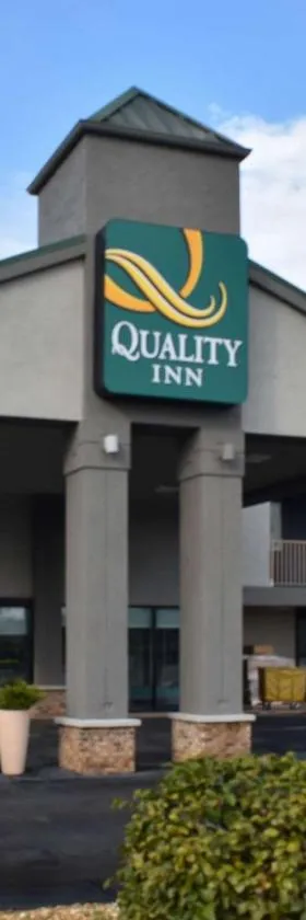Quality Inn Calhoun North I-75，位于卡尔霍恩的酒店