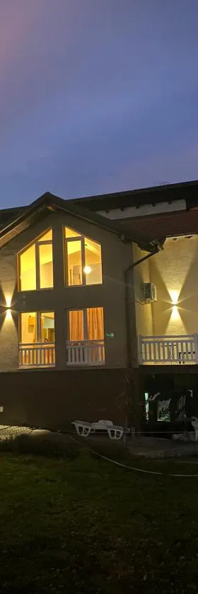 VILLA M Rustic & Spa，位于Slatina Varoš的酒店