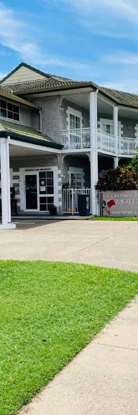 殖民玫瑰汽车旅馆，位于汤斯维尔的酒店