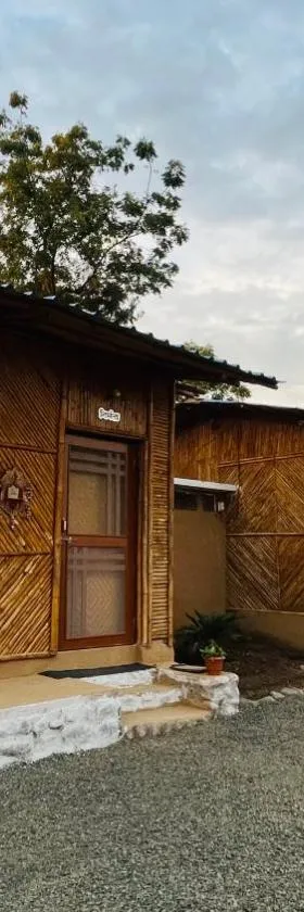 Vasant Bamboo Cottage，位于Maheshwar的酒店