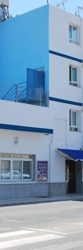 特拉布库酒店，位于圣地亚哥德拉里贝拉的酒店