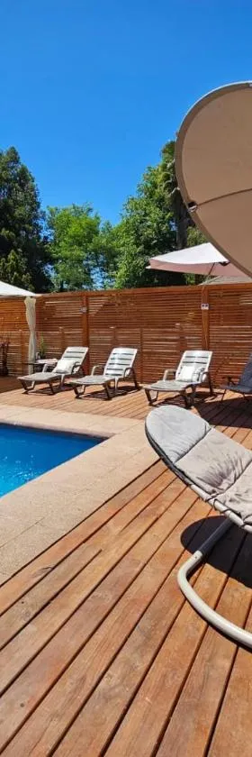 habitaciones con piscina en tinguiririca san fernando，位于圣费尔南多的酒店