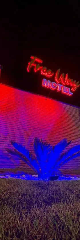 Free Way Motel，位于波苏斯-迪卡尔达斯的酒店