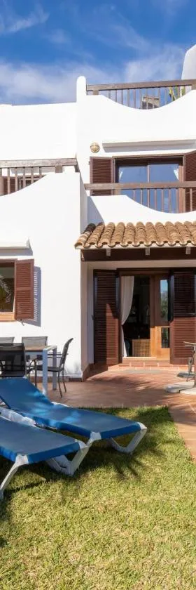Marina d'Or III - Villa 10，位于桑坦伊的酒店