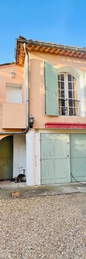 Chambre indépendante à Lezignan-la-Cèbe，位于Lézignan-la-Cèbe的酒店