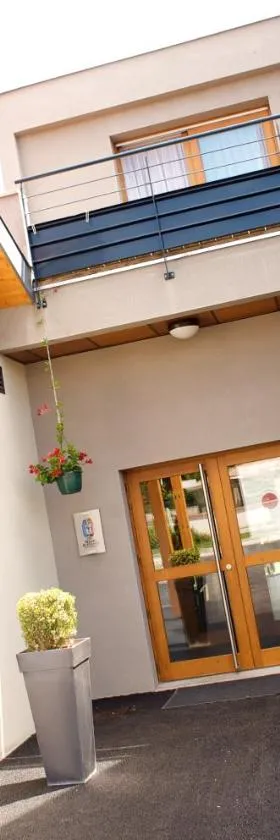 L'AUBERGE DU RHONE，位于Chavanoz的酒店
