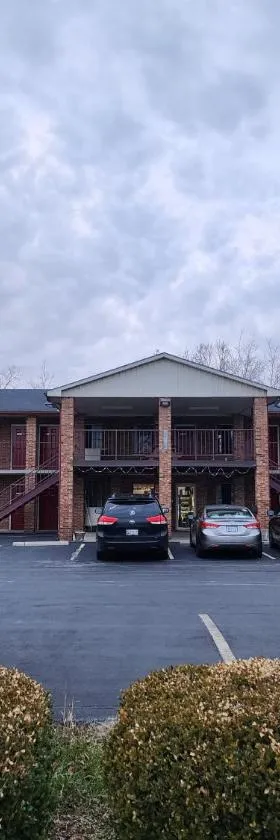 Americas Inn Bardstown，位于巴兹敦的酒店