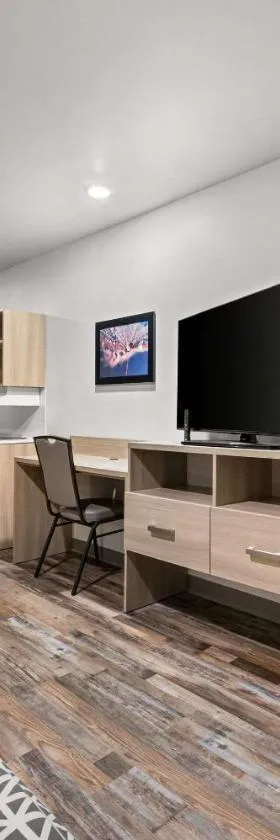 WoodSpring Suites Dearborn Detroit，位于迪尔伯恩的酒店