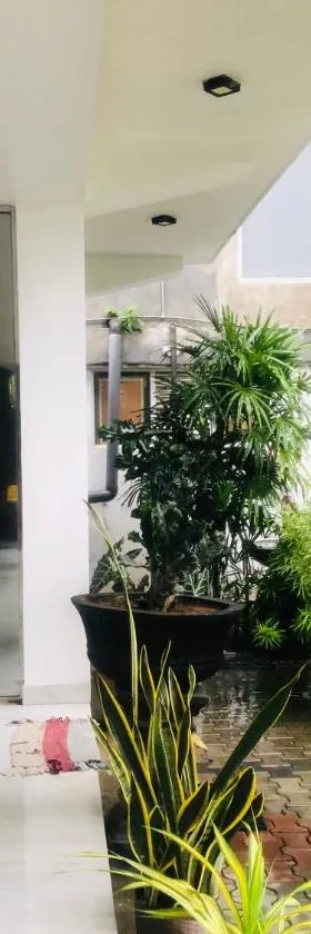 Senanayaka Holiday Inn，位于波隆纳鲁沃的酒店