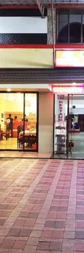 Dubai Hotel & Restaurant Kumarakom，位于库玛拉孔的酒店