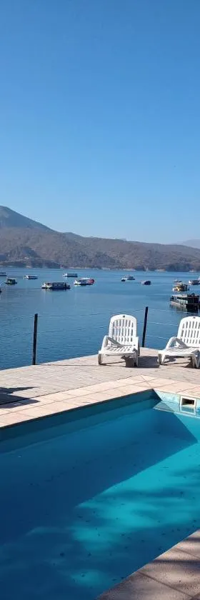 Terrazas Del Lago，位于卡布拉科拉尔的酒店