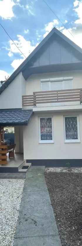 Ponty Apartman，位于Kunfehértó的酒店