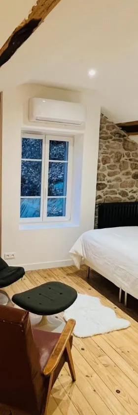 Villa Les Roches d'Yzeron，位于Yzeron的酒店