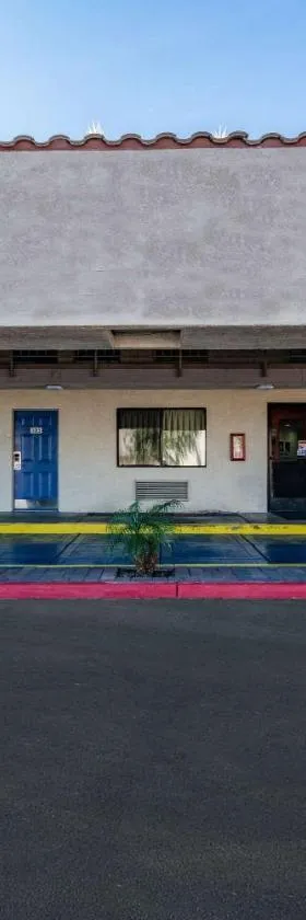 Rodeway Inn & Suites Thousand Palms - Rancho Mirage，位于Thousand Palms的酒店