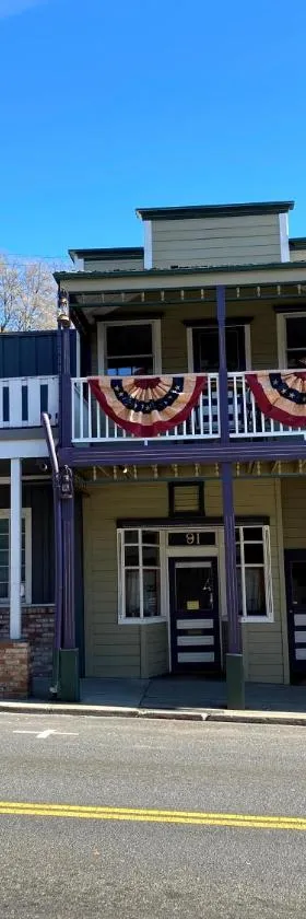 Historic Washington St Balcony，位于索诺拉的酒店