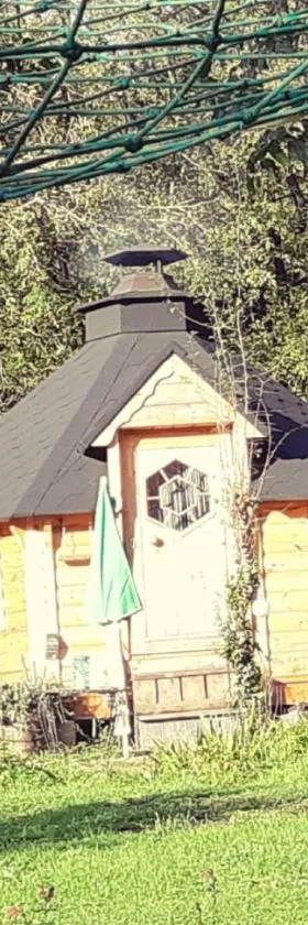 Private Lakeside Retreat，位于Renac的酒店