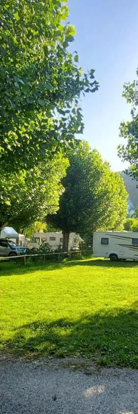 Camping Llavorsi，位于利亚沃尔西的酒店