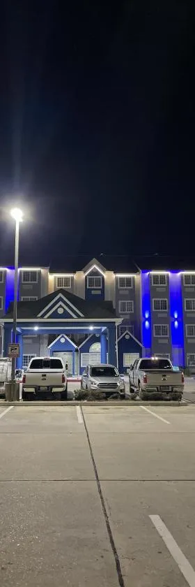 巴敦罗吉机场麦克罗特套房酒店，位于巴吞鲁日的酒店