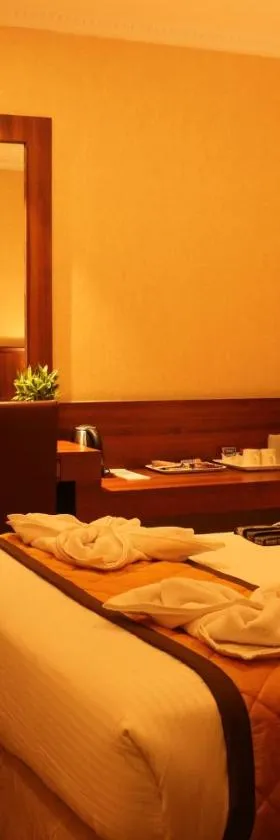 Hotel Noor Empire International Kormangala，位于班加罗尔的酒店