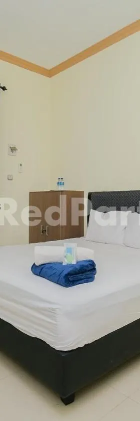 Grand Kencana Guesthouse Syariah near Wisata Bahari Lamongan，位于Paciran的酒店