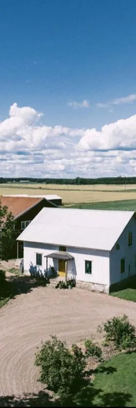 Snällfäll Country living - Åkerbo gård charmigt renoverad flygel，位于克里斯蒂娜港的酒店