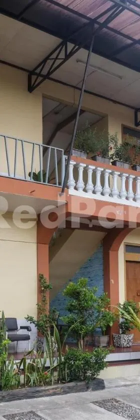 Hotel Sido Langgeng Tawangmangu Mitra RedDoorz，位于Karanganyar的酒店