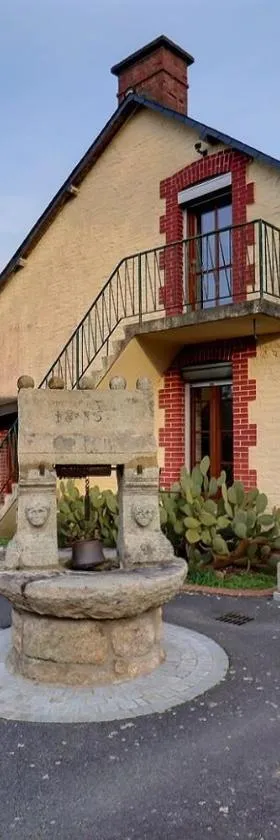 Les trois etangs，位于Montreuil-sur-Ille的酒店
