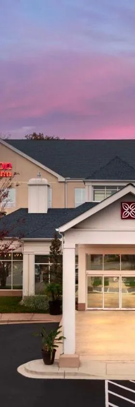 所罗门斯希尔顿花园酒店，位于道威尔的酒店