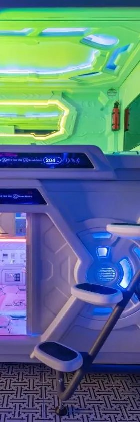 Space Station Hostel，位于班敦孟的酒店