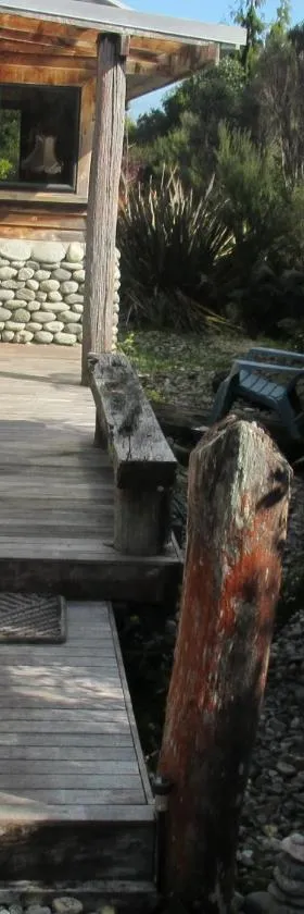 Beaconstone - off grid retreat，位于Charleston的酒店