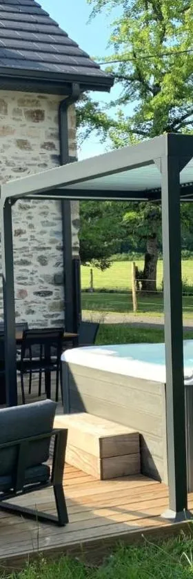 Gîte Le Chambougeal avec spa privatif，位于Lagraulière的酒店